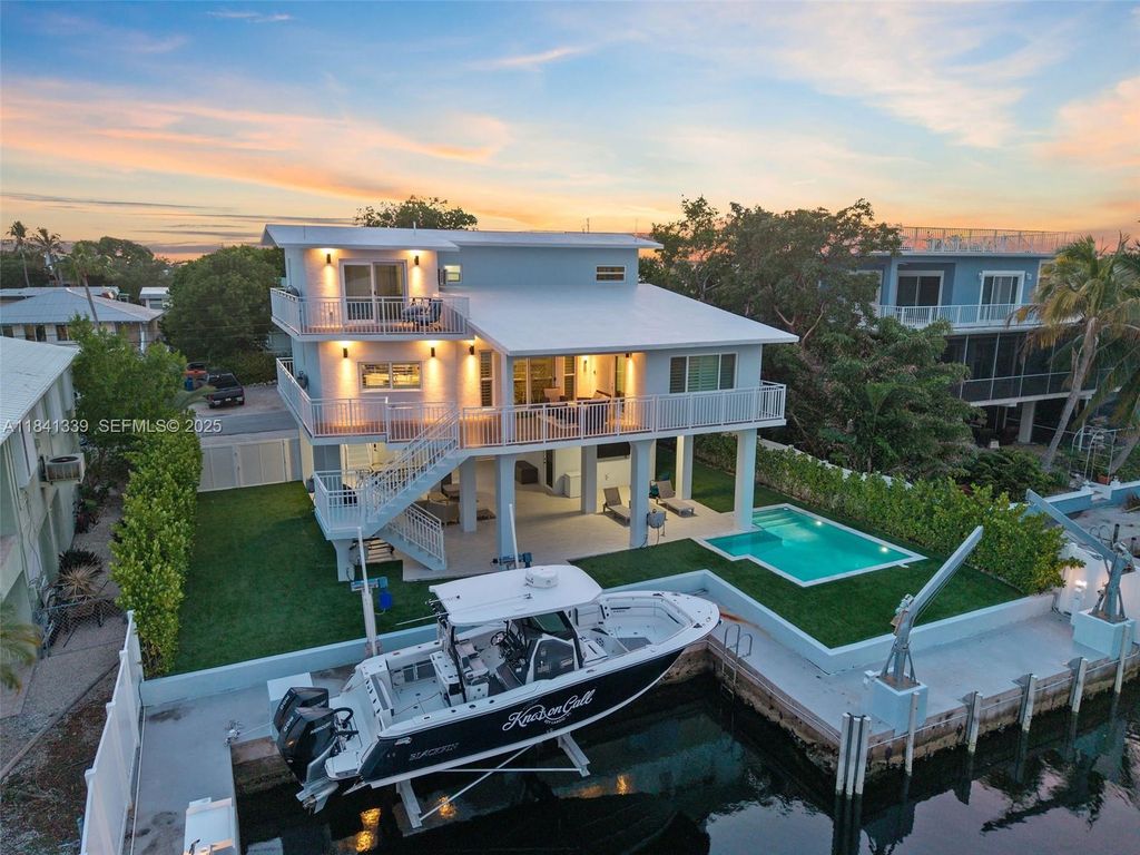 215 Wildwood Cir, Key Largo, FL 33037