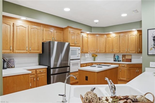 2068 Vaughan RD, Virginia Beach, VA 23457