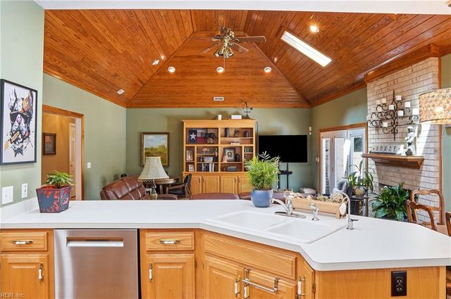 2068 Vaughan RD, Virginia Beach, VA 23457