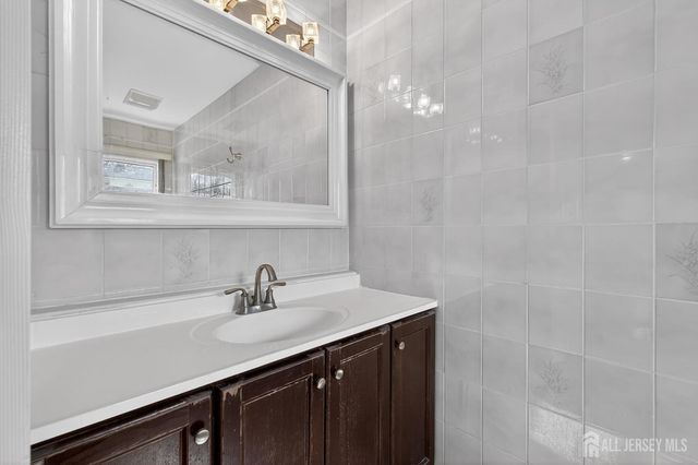 111 Balch Avenue, Piscataway, NJ 08854
