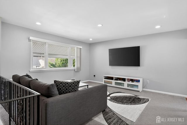 111 Balch Avenue, Piscataway, NJ 08854