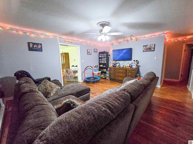 215 E Lions, Salem, KY 42078