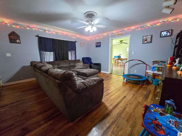 215 E Lions, Salem, KY 42078