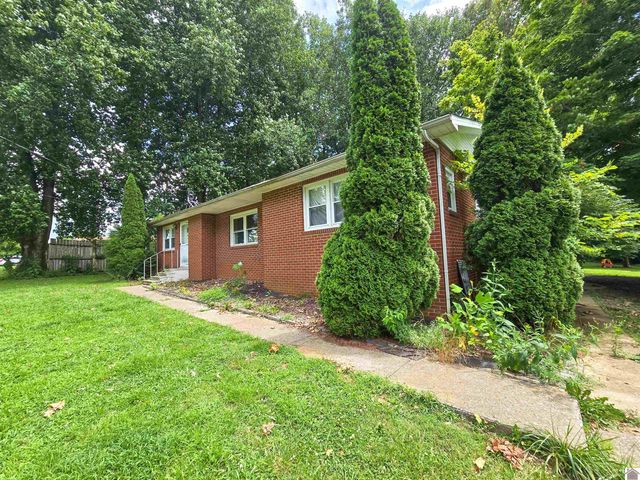 215 E Lions, Salem, KY 42078