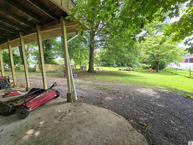 215 E Lions, Salem, KY 42078