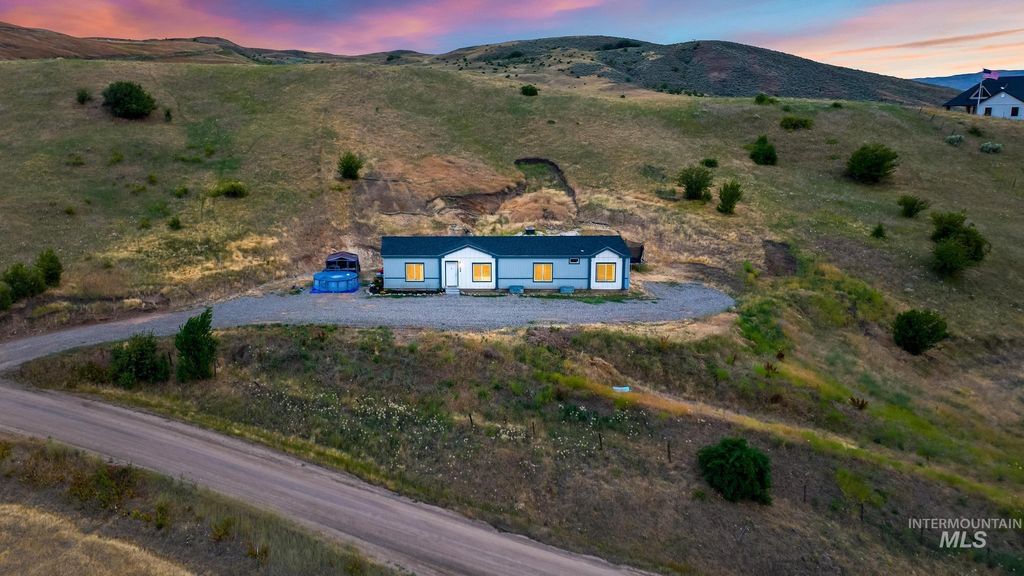 159 Porter Creek Rd, Horseshoe Bend, ID 83629