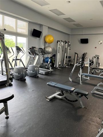 6917 Collins Ave 426, Miami Beach, FL 33141