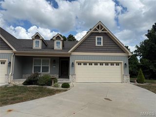 4824 Azalea Place 2, Godfrey, IL 62002
