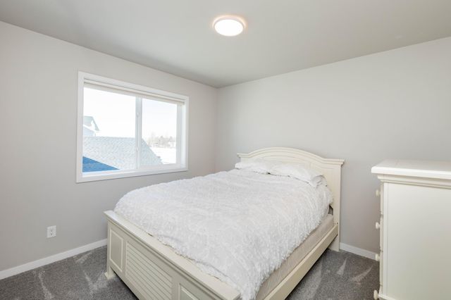 2550 65th Avenue S, Fargo, ND 58104