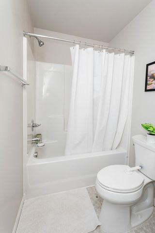 2550 65th Avenue S, Fargo, ND 58104