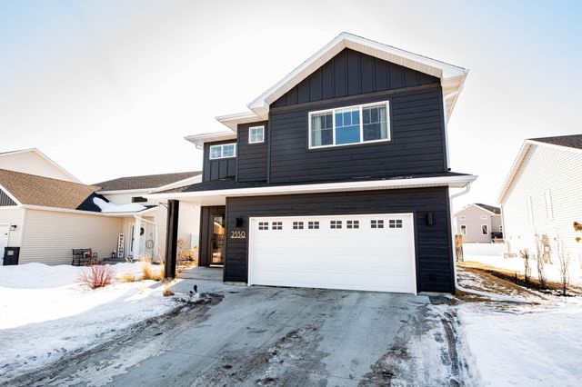2550 65th Avenue S, Fargo, ND 58104