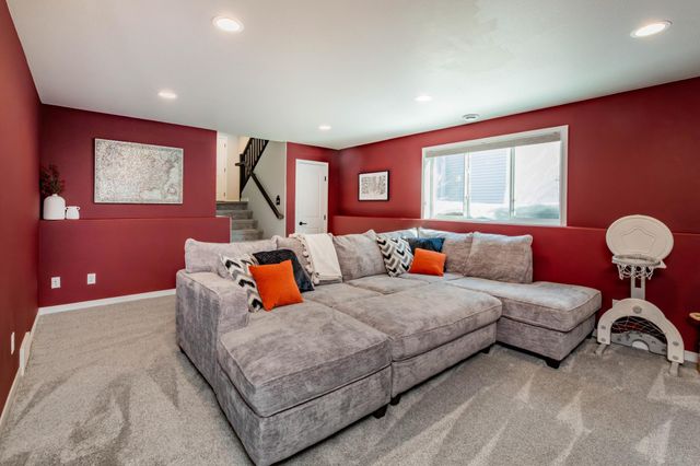 2550 65th Avenue S, Fargo, ND 58104