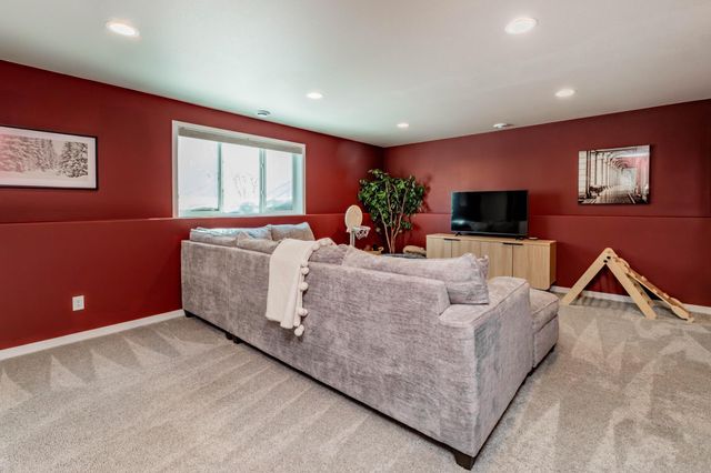 2550 65th Avenue S, Fargo, ND 58104