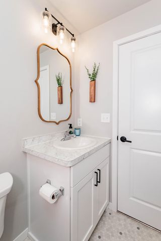 2550 65th Avenue S, Fargo, ND 58104