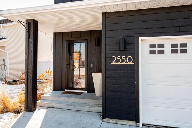 2550 65th Avenue S, Fargo, ND 58104