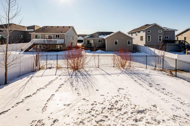 2550 65th Avenue S, Fargo, ND 58104