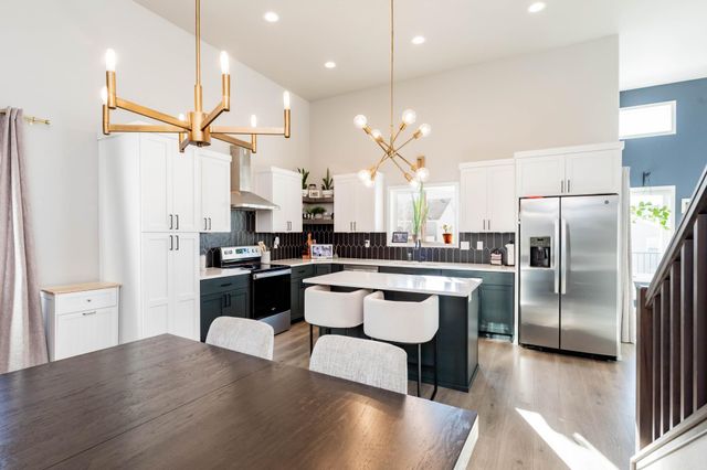 2550 65th Avenue S, Fargo, ND 58104