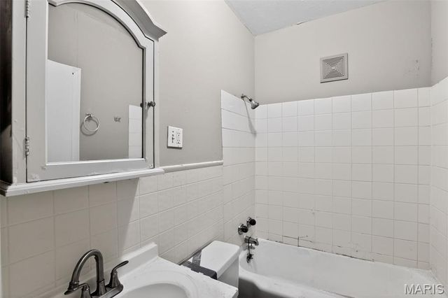2313 Elco Avenue, St Louis, MO 63114