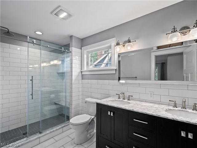 1427 Scenic Street, Lakewood, OH 44107