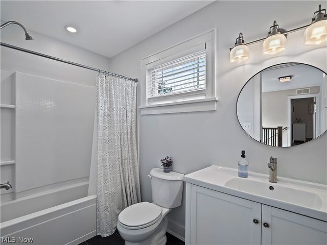 1427 Scenic Street, Lakewood, OH 44107