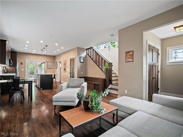 1427 Scenic Street, Lakewood, OH 44107