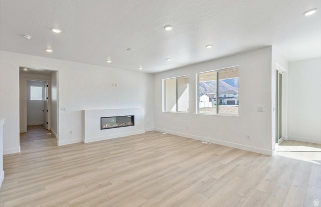 1018 E 250 S, Salem, UT 84653