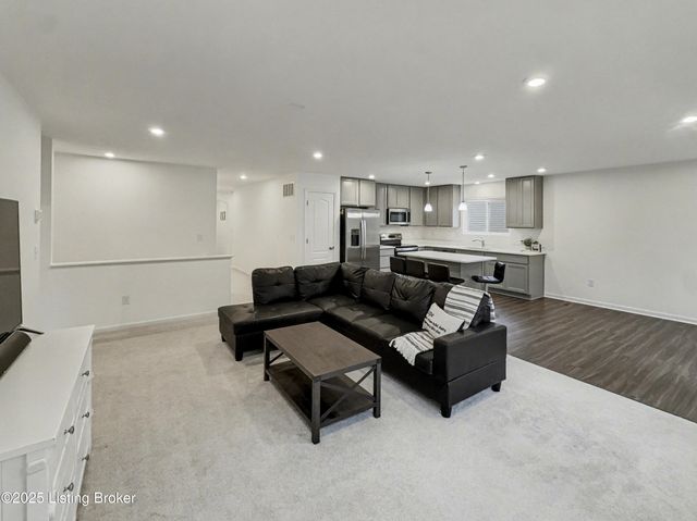 147 Blue Ridge Cir, Mt Washington, KY 40047