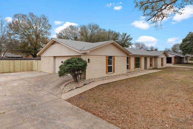 1908 Idylwood Dr, Kilgore, TX 75662