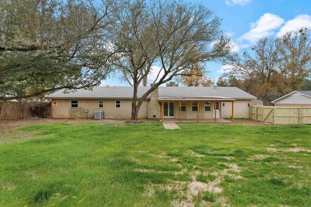 1908 Idylwood Dr, Kilgore, TX 75662