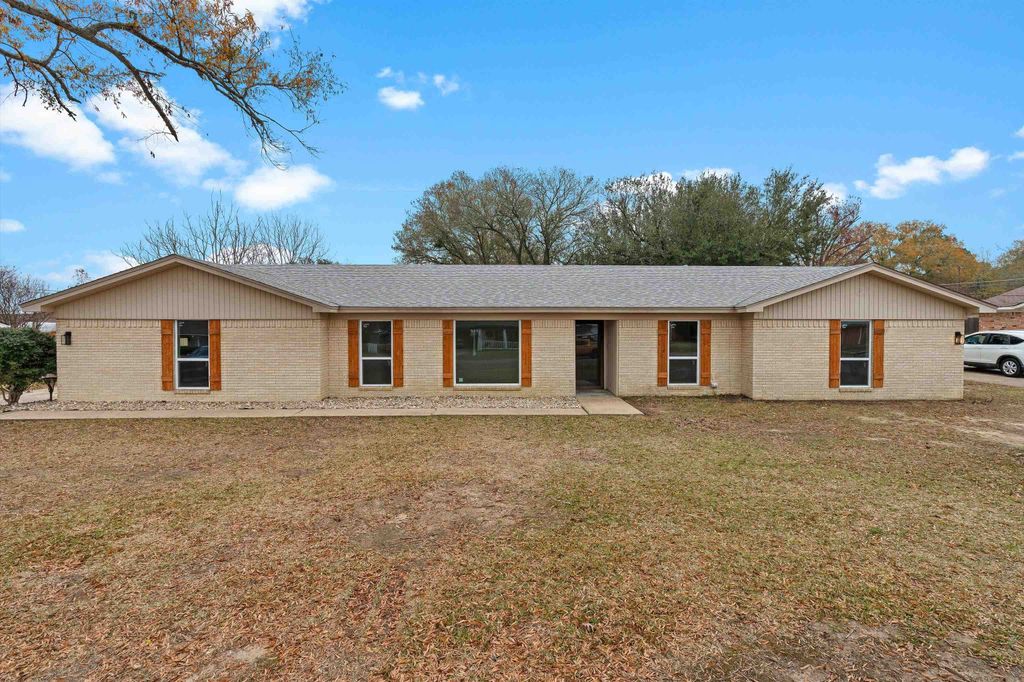 1908 Idylwood Dr, Kilgore, TX 75662