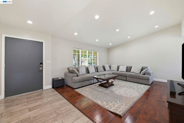 30979 Granger Ave, Union City, CA 94587