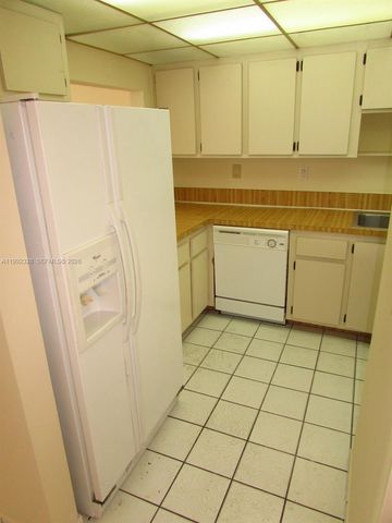 10090 NW 80th Ct 1560, Hialeah Gardens, FL 33016