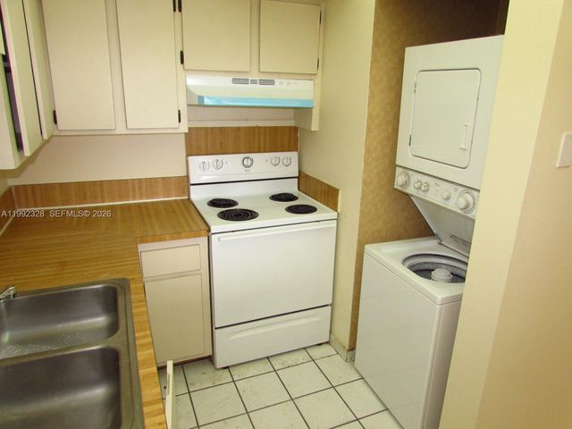 10090 NW 80th Ct 1560, Hialeah Gardens, FL 33016