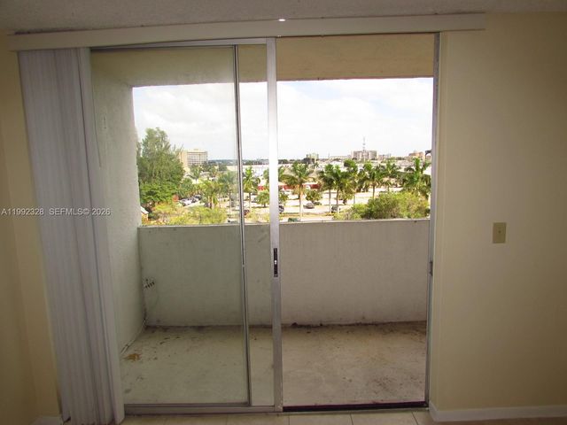 10090 NW 80th Ct 1560, Hialeah Gardens, FL 33016