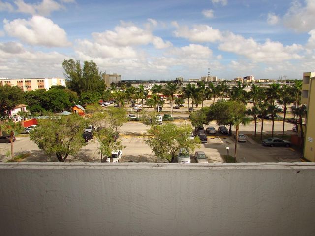 10090 NW 80th Ct 1560, Hialeah Gardens, FL 33016