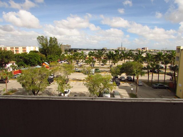 10090 NW 80th Ct 1560, Hialeah Gardens, FL 33016