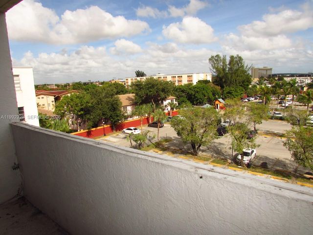 10090 NW 80th Ct 1560, Hialeah Gardens, FL 33016