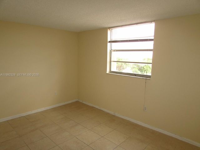 10090 NW 80th Ct 1560, Hialeah Gardens, FL 33016