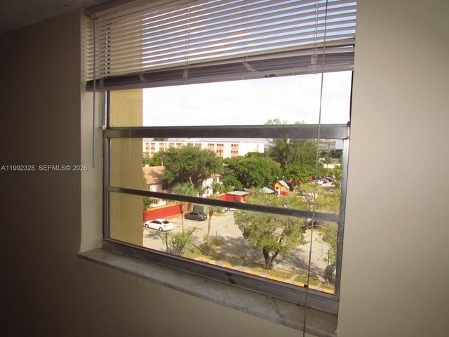 10090 NW 80th Ct 1560, Hialeah Gardens, FL 33016