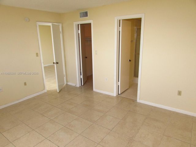 10090 NW 80th Ct 1560, Hialeah Gardens, FL 33016