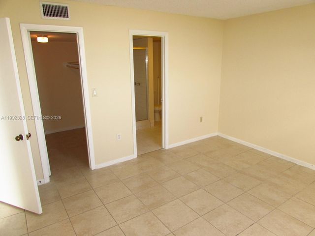 10090 NW 80th Ct 1560, Hialeah Gardens, FL 33016