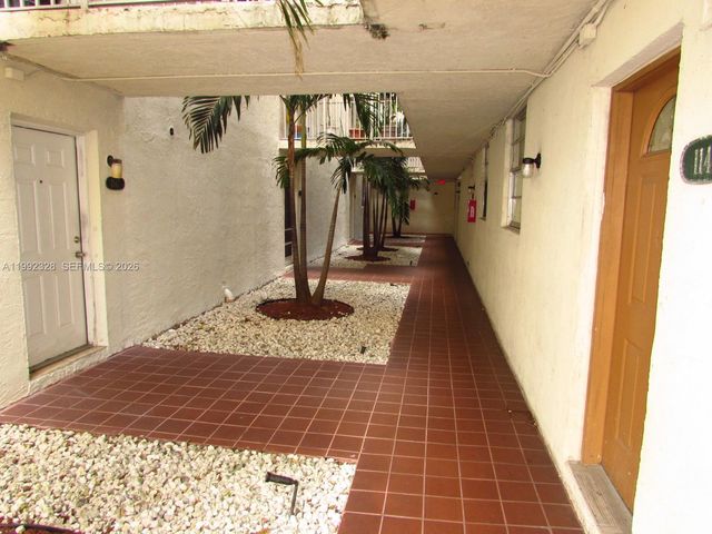 10090 NW 80th Ct 1560, Hialeah Gardens, FL 33016