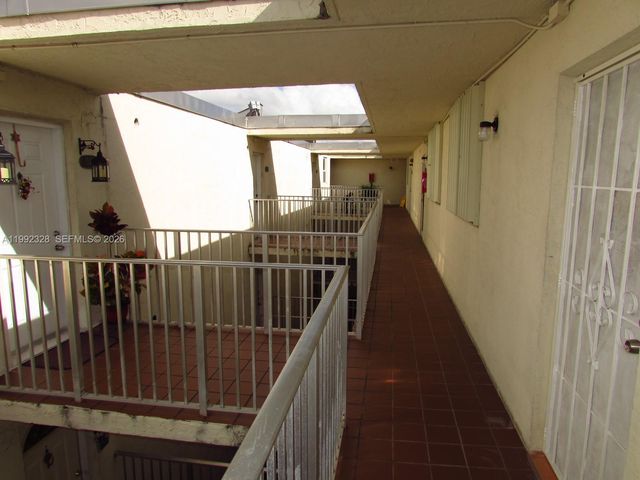 10090 NW 80th Ct 1560, Hialeah Gardens, FL 33016