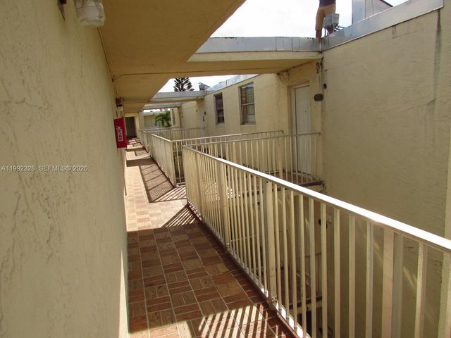 10090 NW 80th Ct 1560, Hialeah Gardens, FL 33016