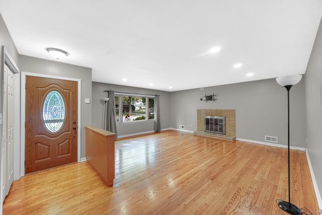 8939 Parrish Avenue, Highland, IN 46322