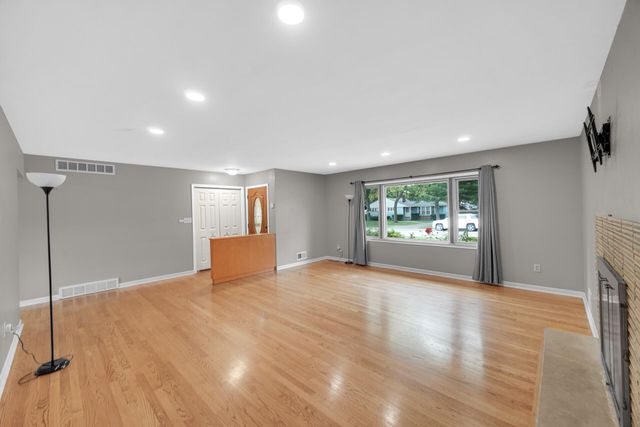 8939 Parrish Avenue, Highland, IN 46322