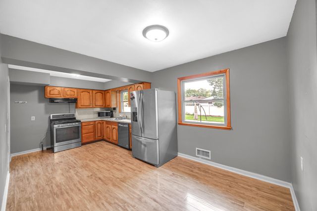 8939 Parrish Avenue, Highland, IN 46322