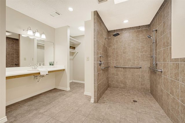 3123 Woodland Court, La Porte, TX 77571
