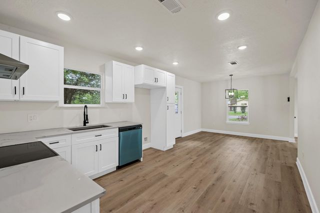 213 W Homan Street, Baytown, TX 77520
