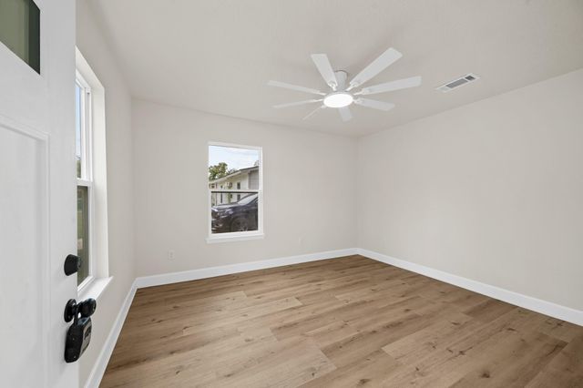 213 W Homan Street, Baytown, TX 77520